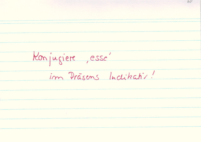 Konjugiere "esse" im Präsens Indikativ!